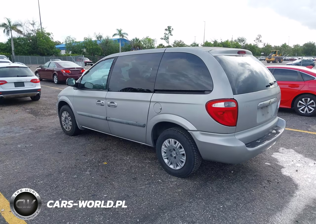 2005 Chrysler Town & Country VIN:1C4GP45R55B417196 - 3