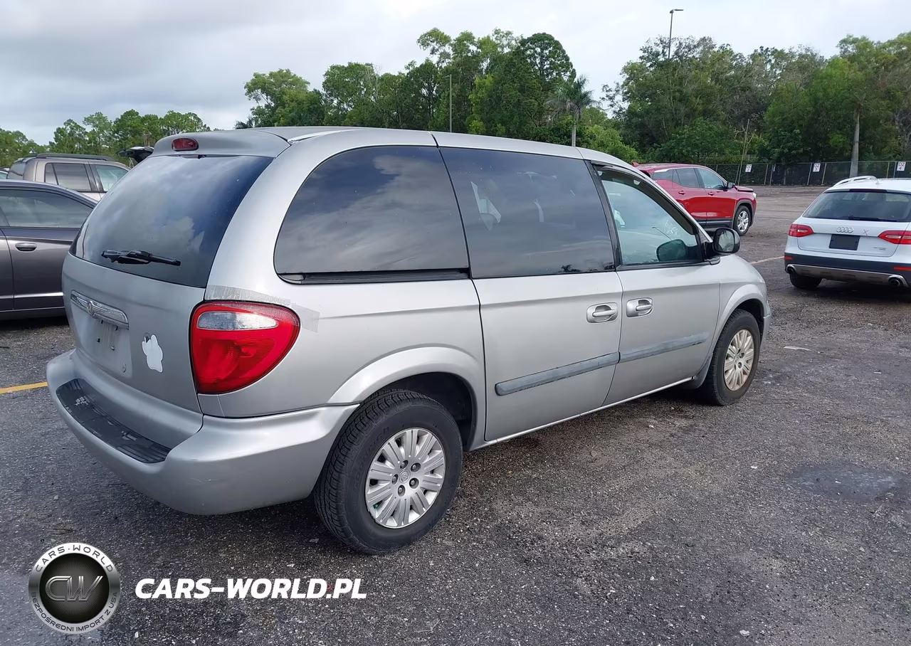 2005 Chrysler Town & Country VIN:1C4GP45R55B417196 - 4
