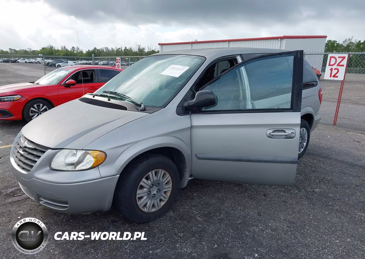 2005 Chrysler Town & Country VIN:1C4GP45R55B417196 - 6