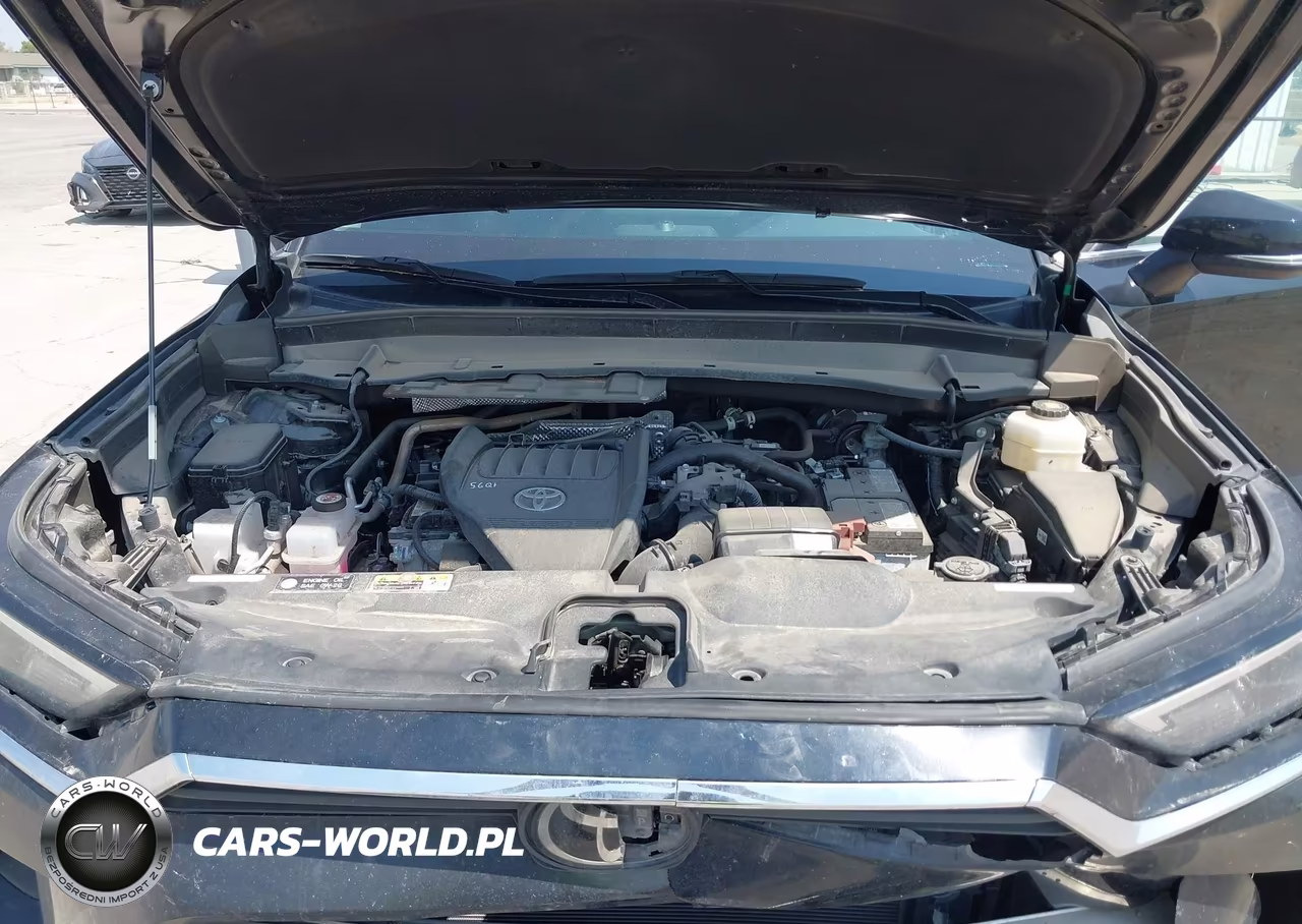 2025 Toyota Grand Highlander Xle VIN:5TDAAAB55SS082310 - 10