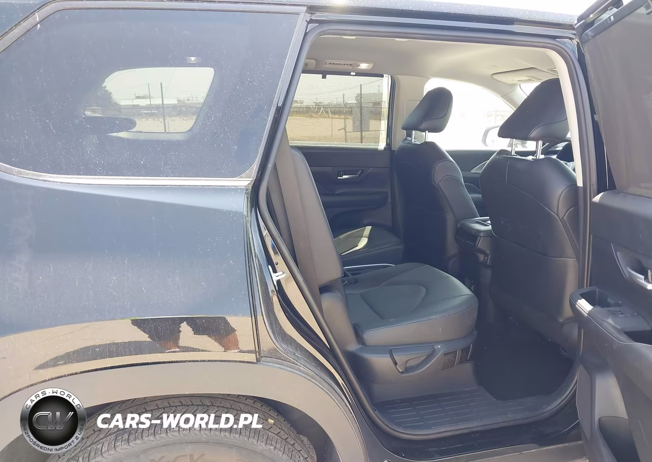 2025 Toyota Grand Highlander Xle VIN:5TDAAAB55SS082310 - 8