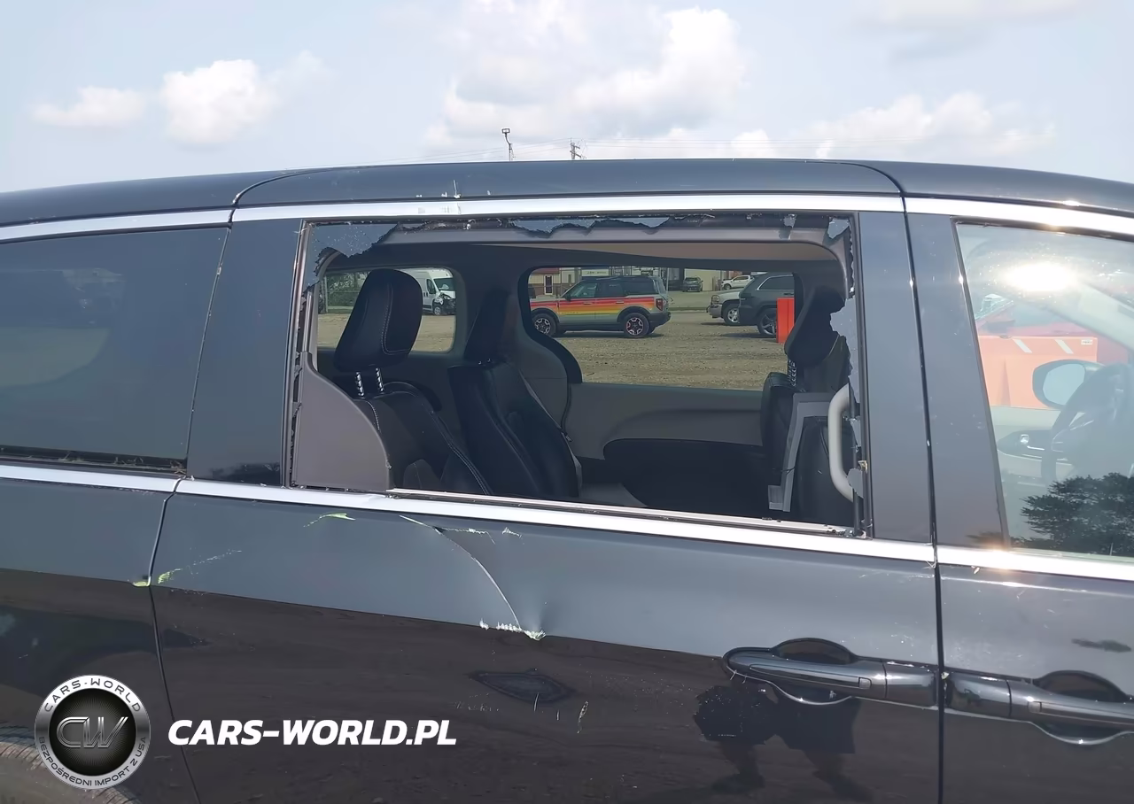 2023 Chrysler Pacifica Hybrid Touring L VIN:2C4RC1L79PR595041 - 17