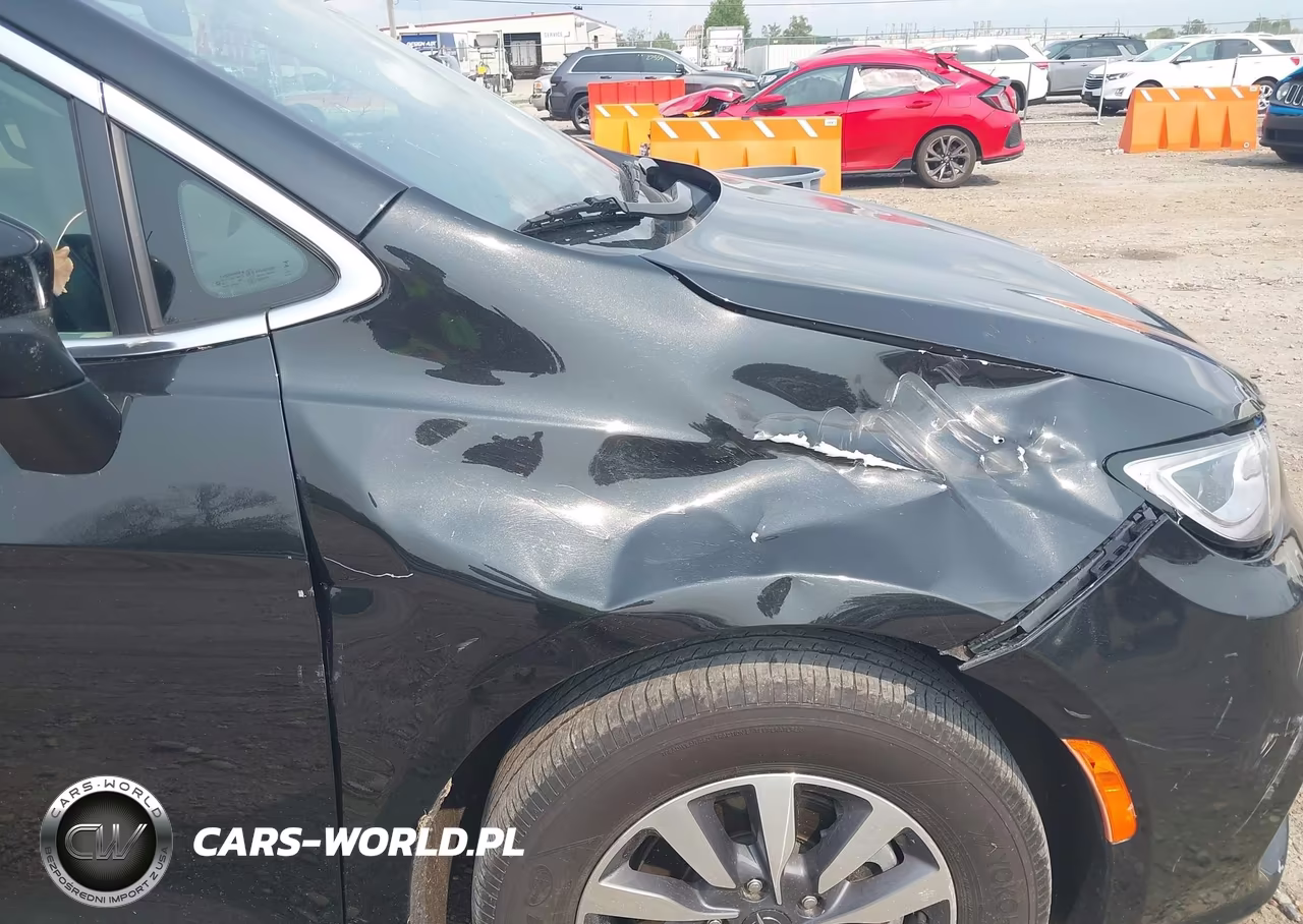 2023 Chrysler Pacifica Hybrid Touring L VIN:2C4RC1L79PR595041 - 18