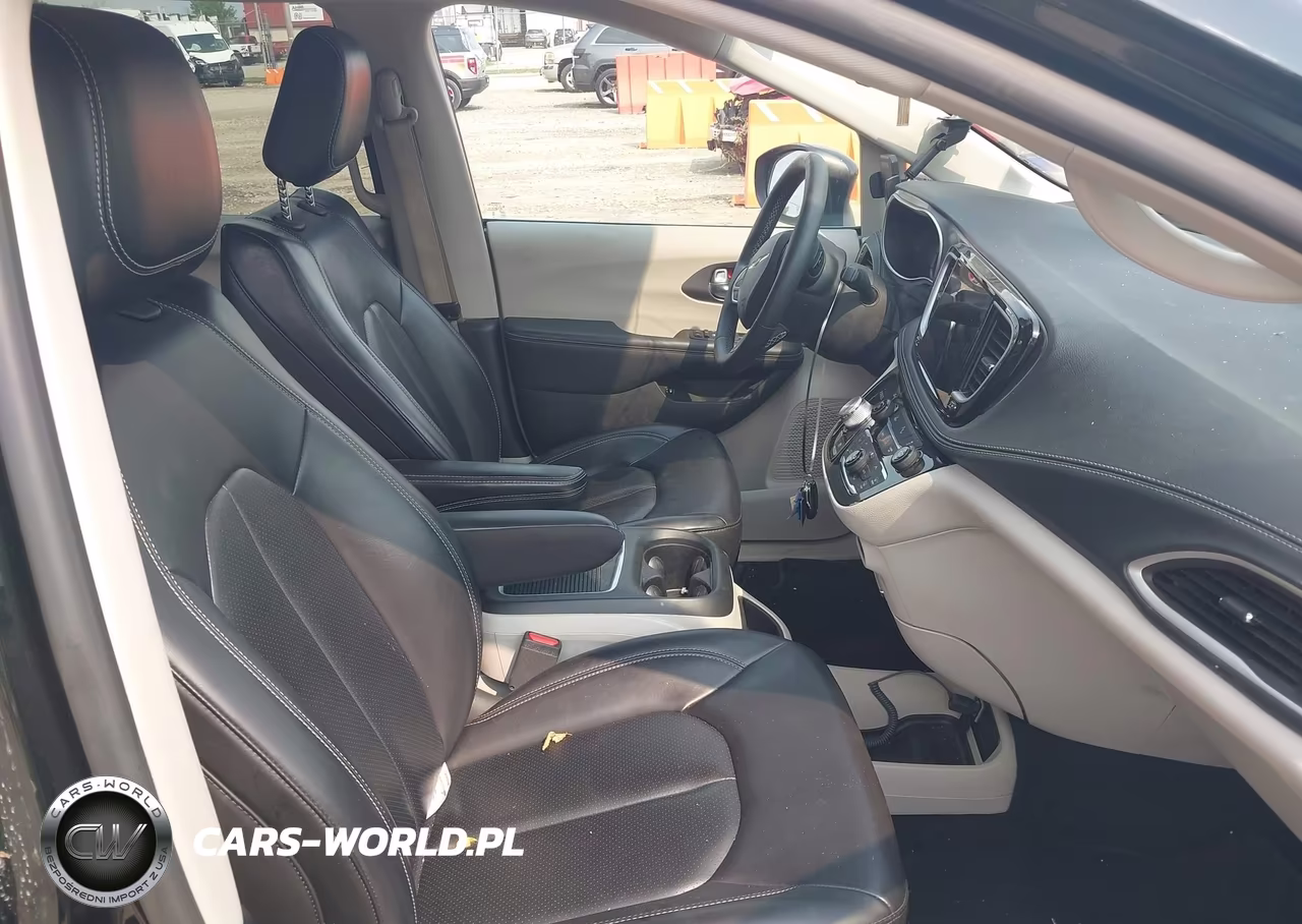 2023 Chrysler Pacifica Hybrid Touring L VIN:2C4RC1L79PR595041 - 5
