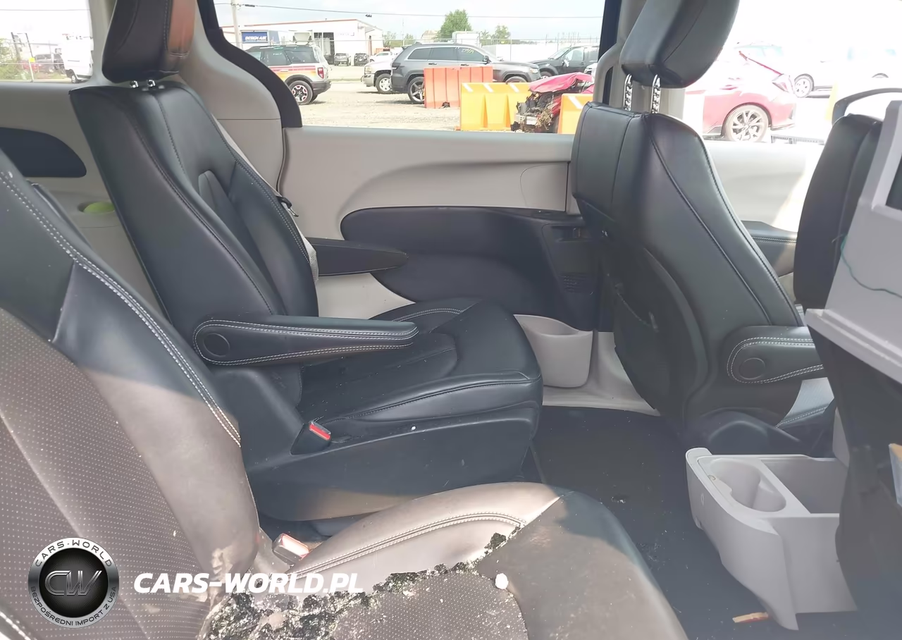 2023 Chrysler Pacifica Hybrid Touring L VIN:2C4RC1L79PR595041 - 8