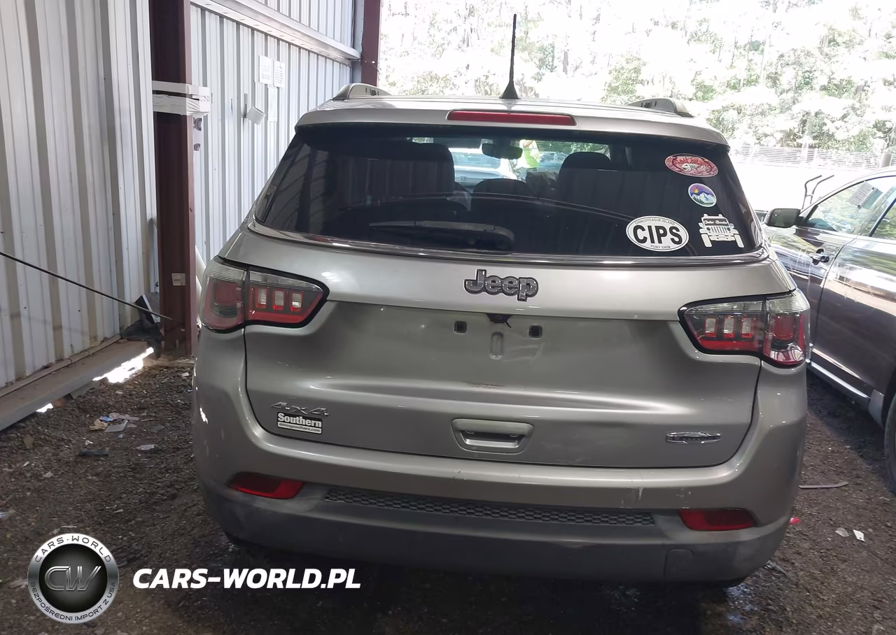 2018 Jeep Compass Latitude 4X4 VIN:3C4NJDBB4JT161688 - 16