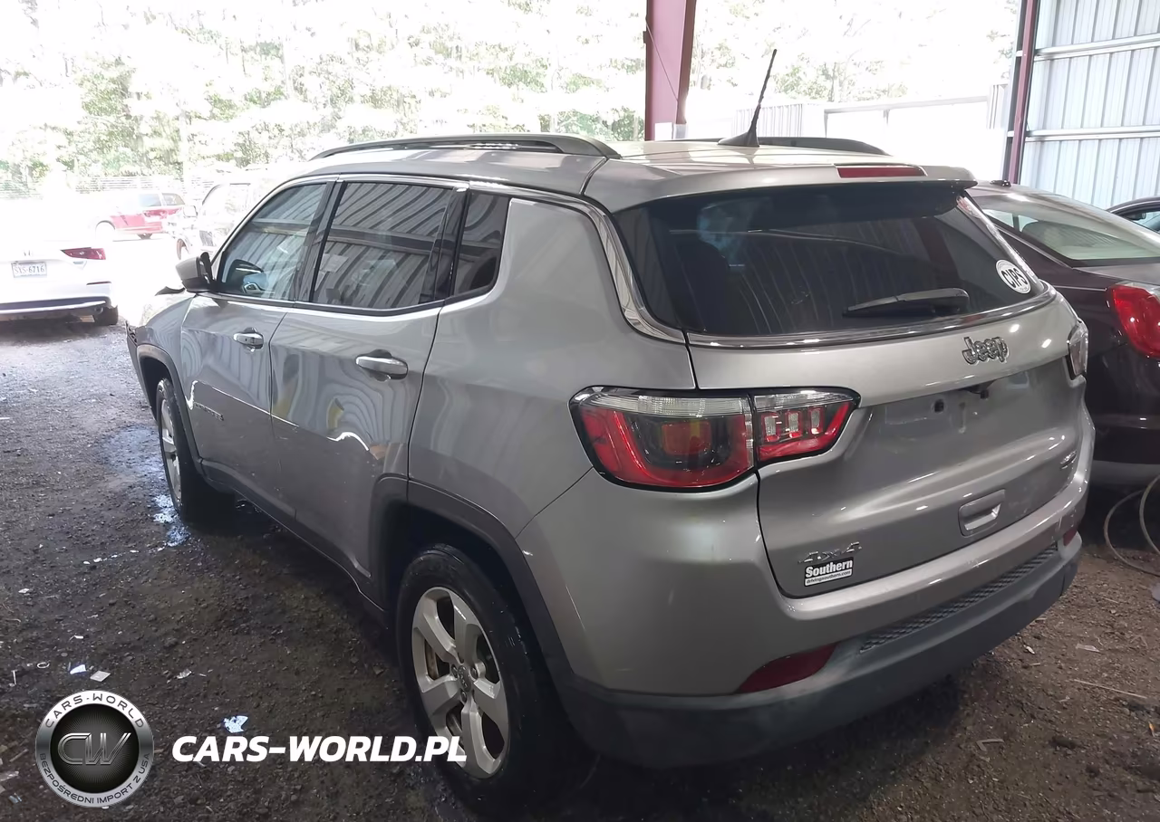 2018 Jeep Compass Latitude 4X4 VIN:3C4NJDBB4JT161688 - 3