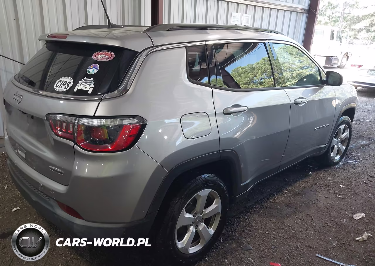 2018 Jeep Compass Latitude 4X4 VIN:3C4NJDBB4JT161688 - 4