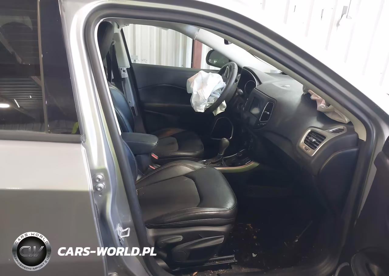 2018 Jeep Compass Latitude 4X4 VIN:3C4NJDBB4JT161688 - 5