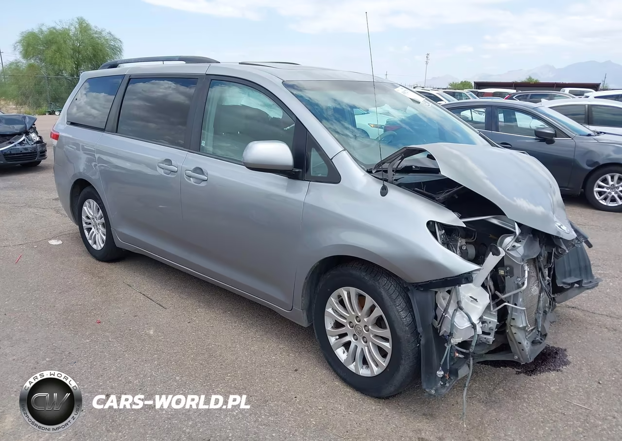 2013 Toyota Sienna Xle 8-Passenger