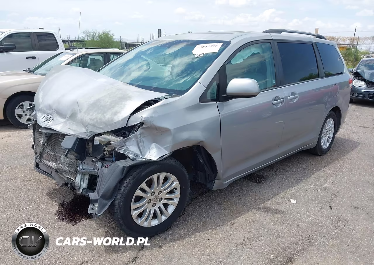 2013 Toyota Sienna Xle 8-Passenger VIN:5TDYK3DC2DS371991 - 2