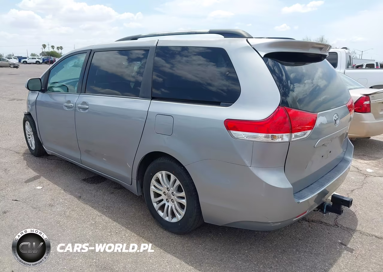 2013 Toyota Sienna Xle 8-Passenger VIN:5TDYK3DC2DS371991 - 3