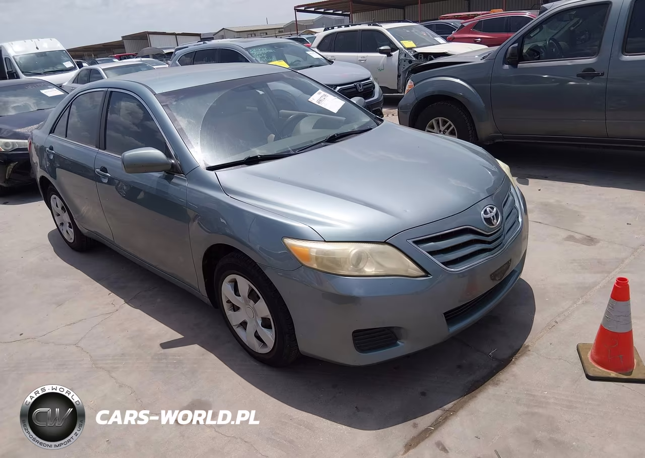 2010 Toyota Camry Le – zdjęcie 1 z 13