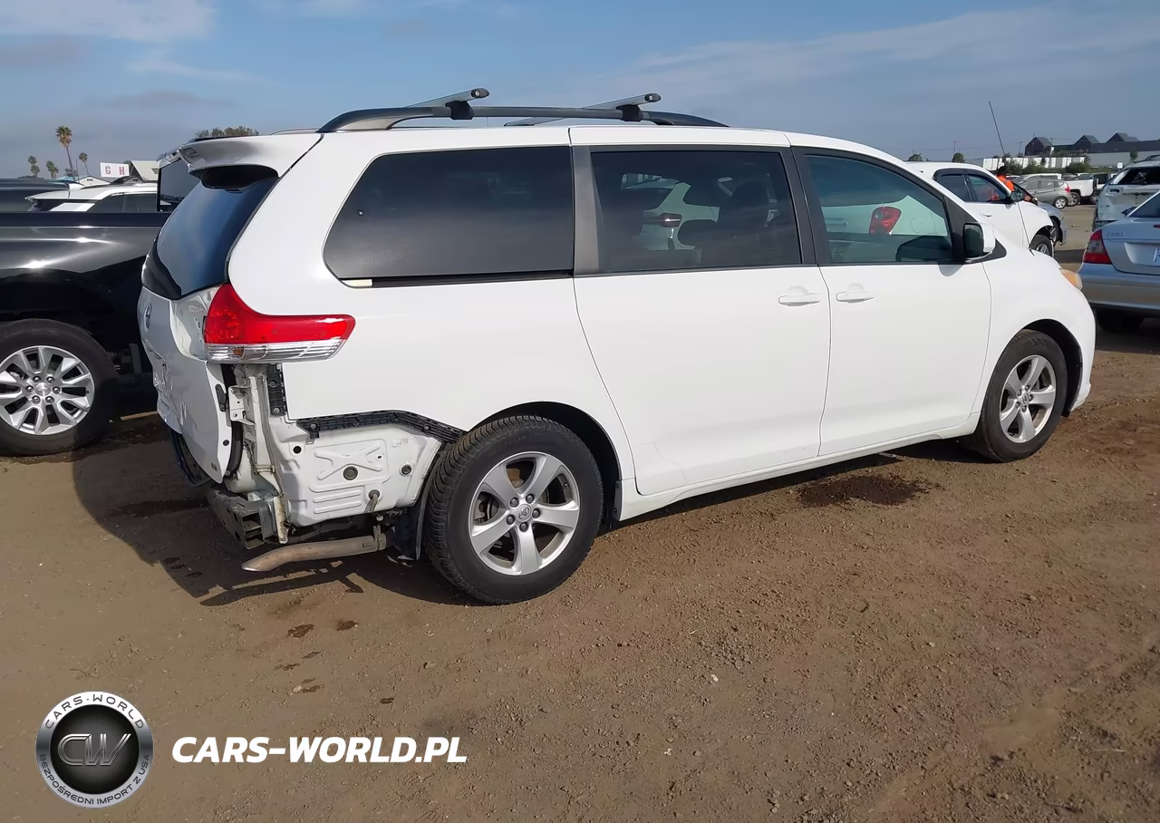 2014 Toyota Sienna Le V6 8 Passenger VIN:5TDKK3DC5ES427011 - 4