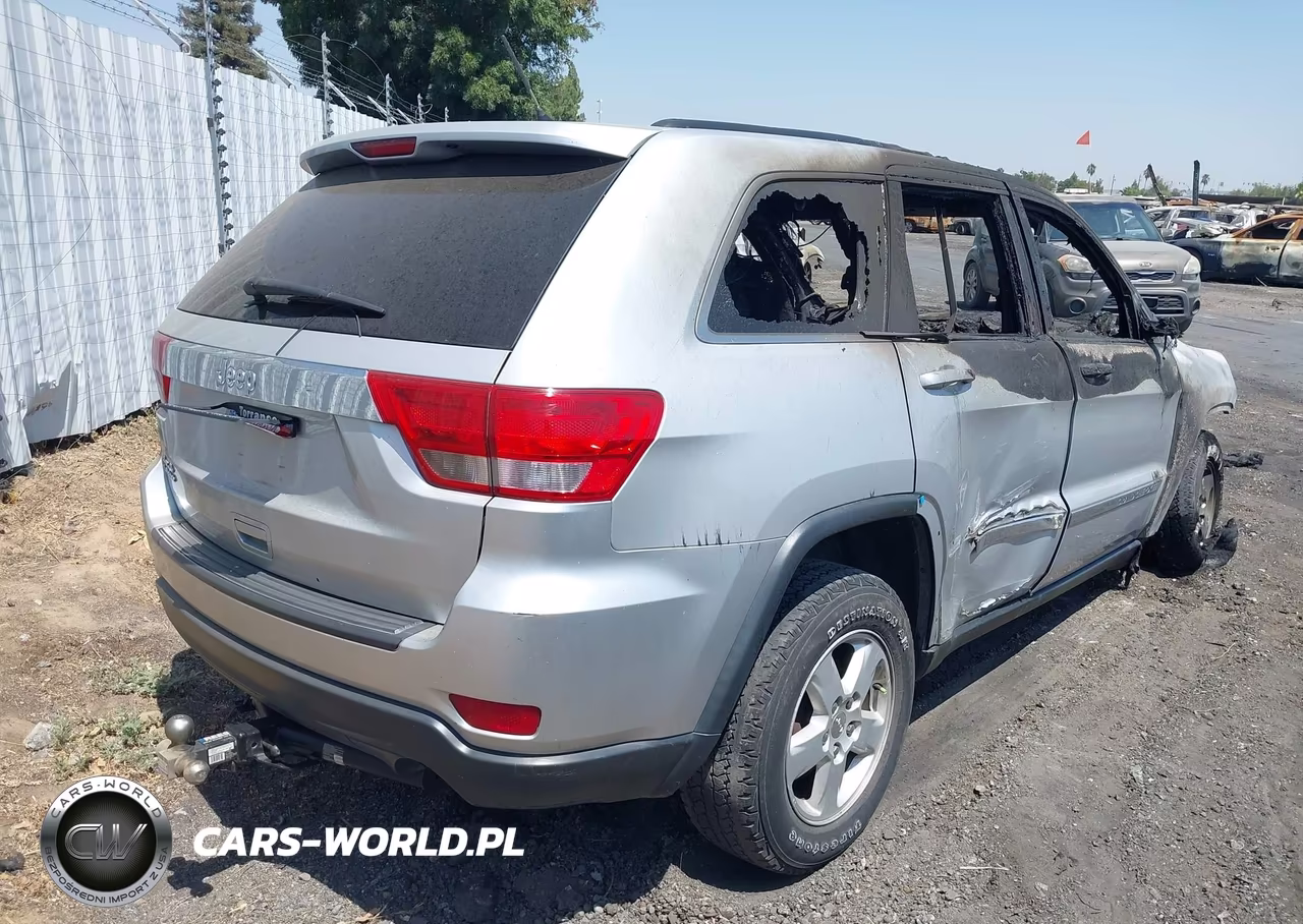 2013 Jeep Grand Cherokee Laredo VIN:1C4RJFAG7DC582556 - 4