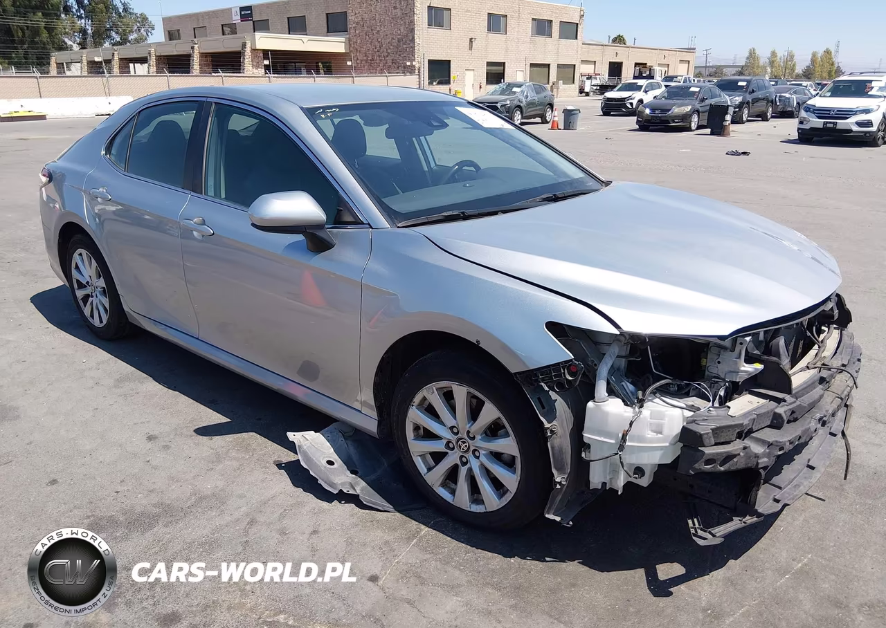 2020 Toyota Camry Le – zdjęcie 1 z 17