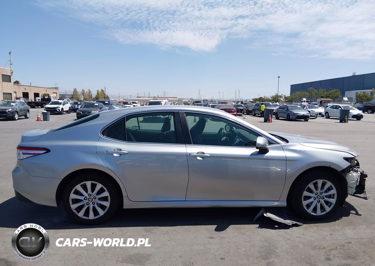 2020 Toyota Camry Le VIN:4T1C11AK2LU980453 - 13