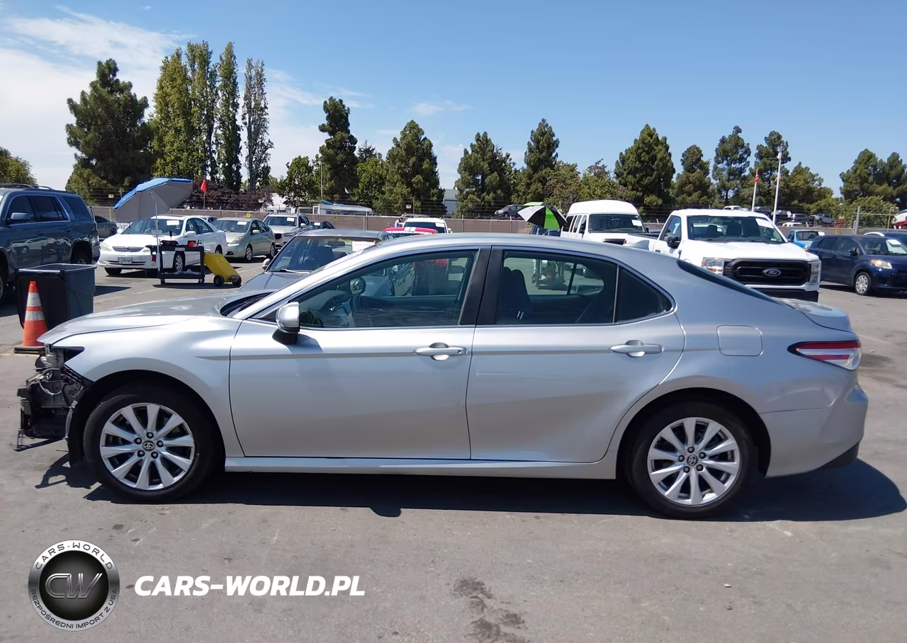 2020 Toyota Camry Le VIN:4T1C11AK2LU980453 - 14