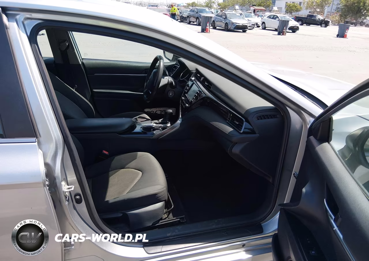 2020 Toyota Camry Le VIN:4T1C11AK2LU980453 - 5