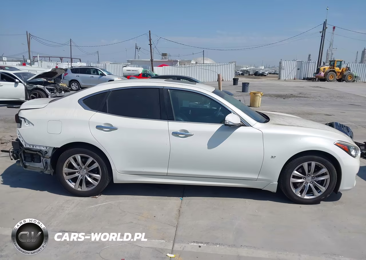 2018 Infiniti Q70 3.7 Luxe VIN:JN1BY1AP5JM180995 - 14