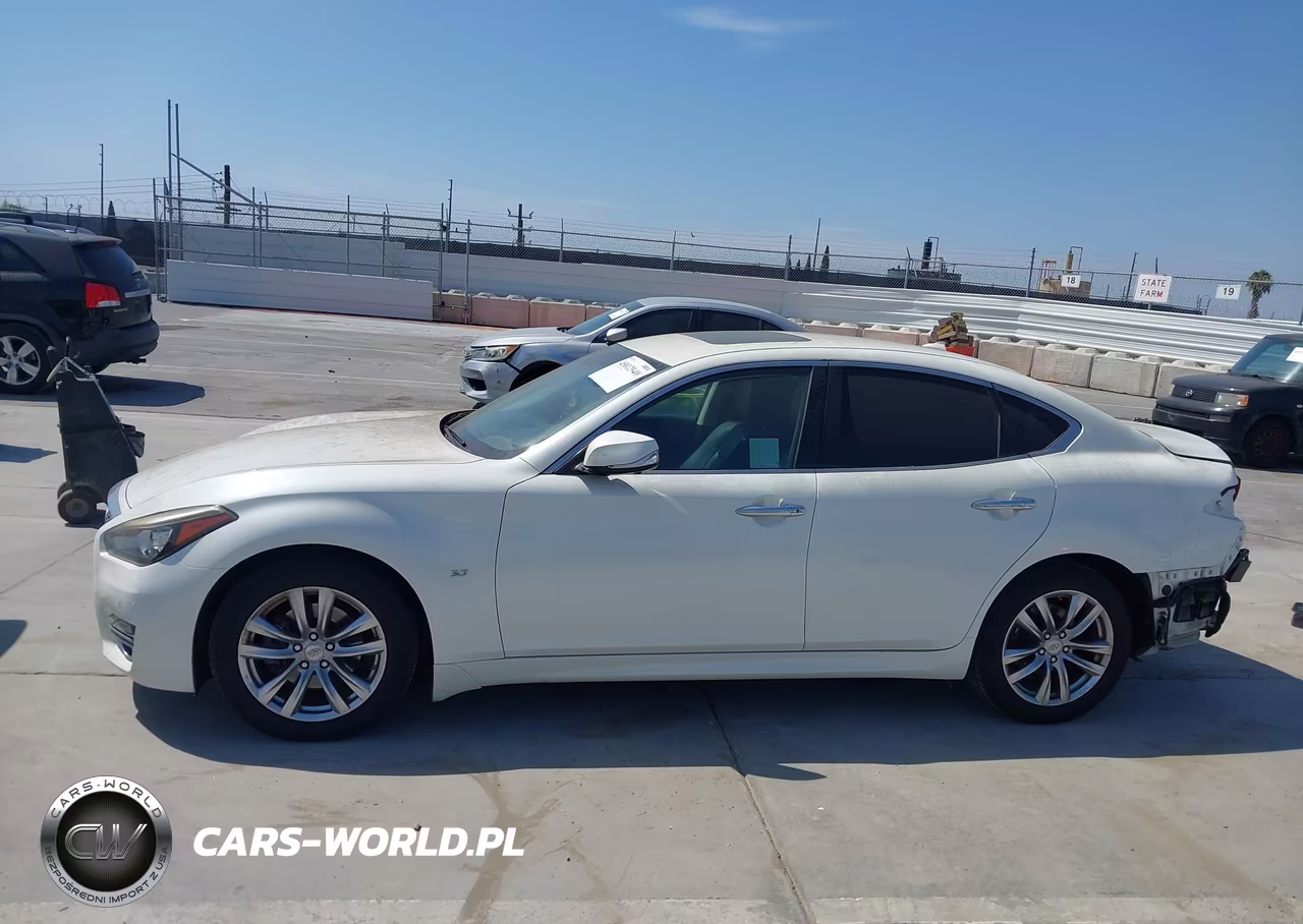 2018 Infiniti Q70 3.7 Luxe VIN:JN1BY1AP5JM180995 - 15