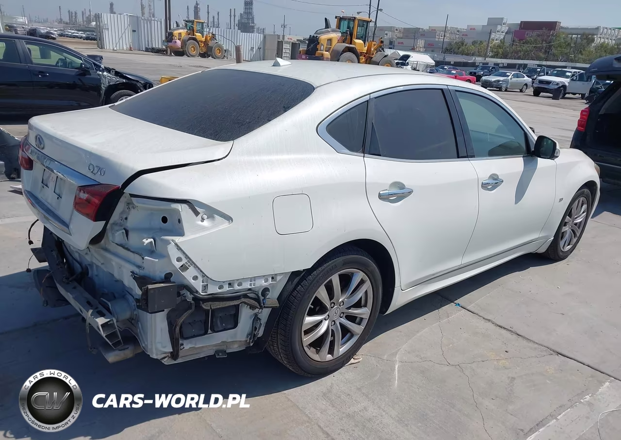 2018 Infiniti Q70 3.7 Luxe VIN:JN1BY1AP5JM180995 - 4