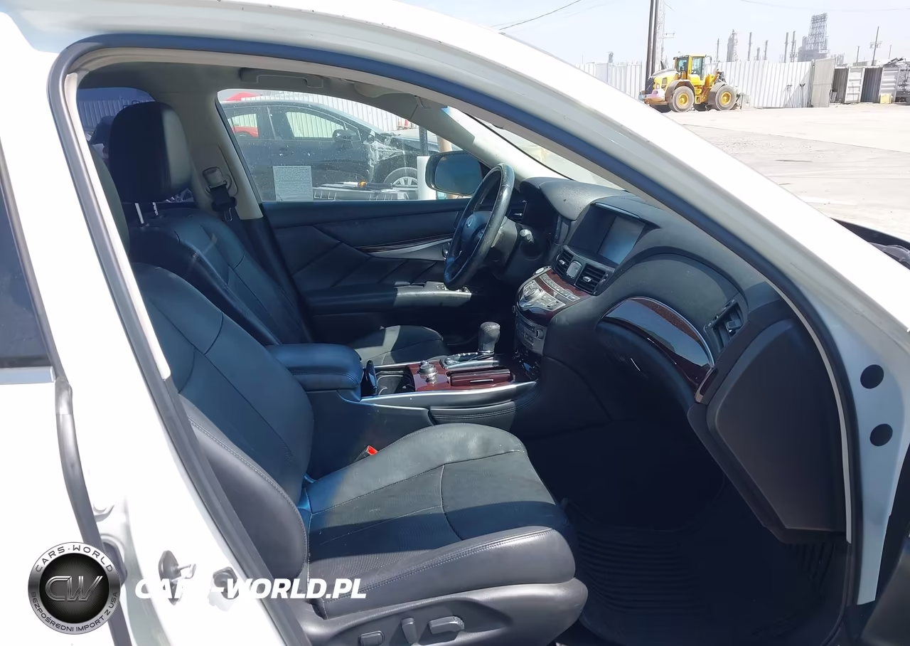 2018 Infiniti Q70 3.7 Luxe VIN:JN1BY1AP5JM180995 - 5