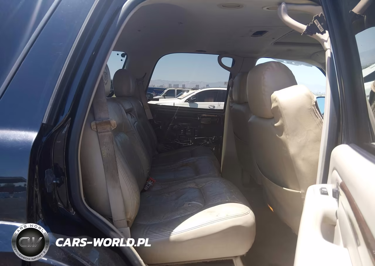 2002 Cadillac Escalade Standard VIN:1GYEC63T42R217775 - 8