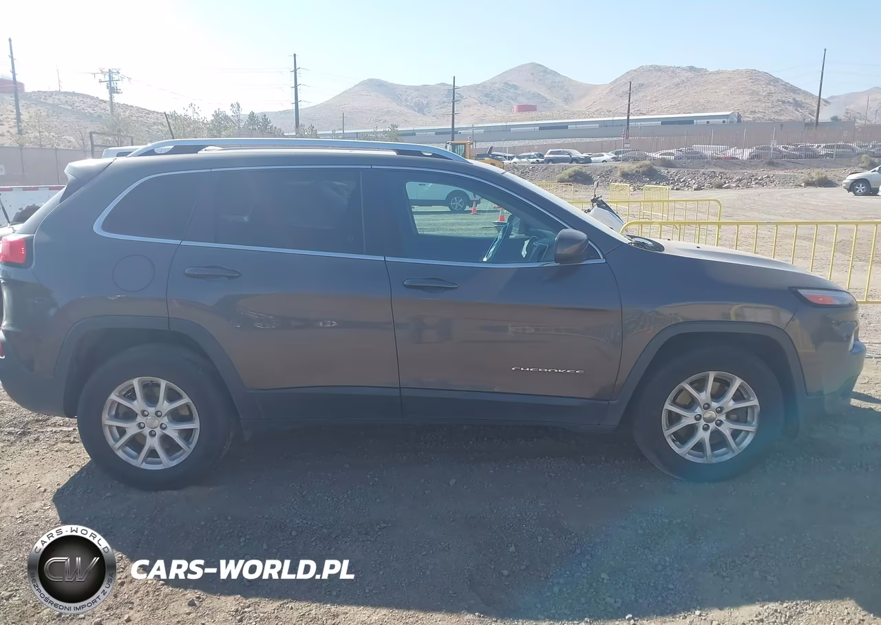 2018 Jeep Cherokee Latitude Plus 4X4 VIN:1C4PJMLX7JD569899 - 13