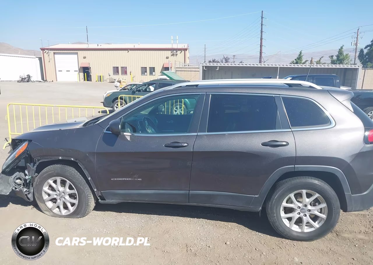 2018 Jeep Cherokee Latitude Plus 4X4 VIN:1C4PJMLX7JD569899 - 14