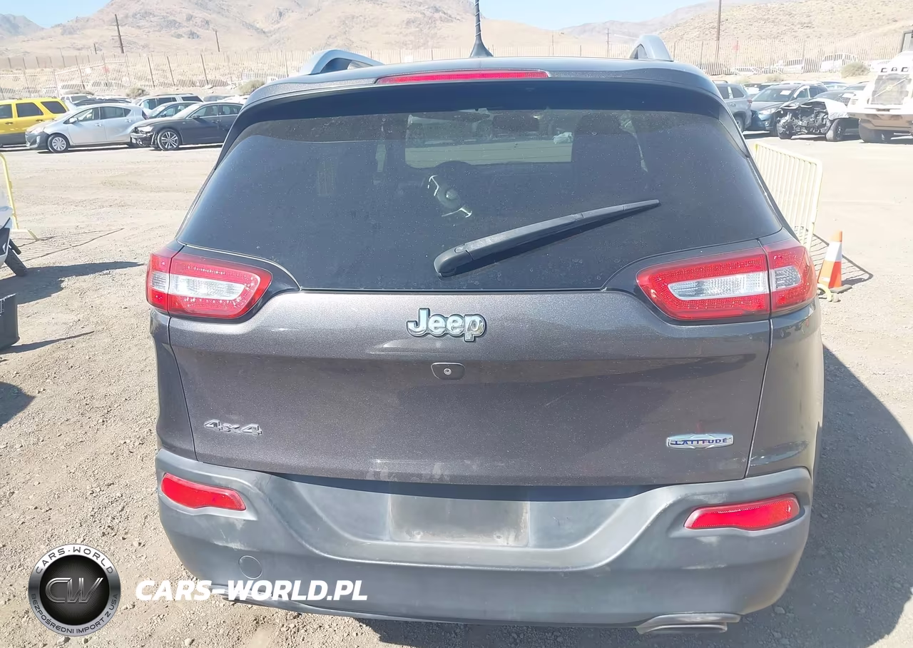 2018 Jeep Cherokee Latitude Plus 4X4 VIN:1C4PJMLX7JD569899 - 16