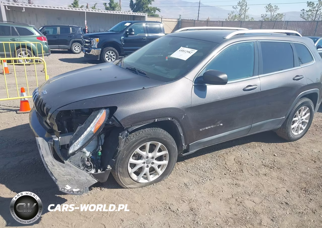 2018 Jeep Cherokee Latitude Plus 4X4 VIN:1C4PJMLX7JD569899 - 2
