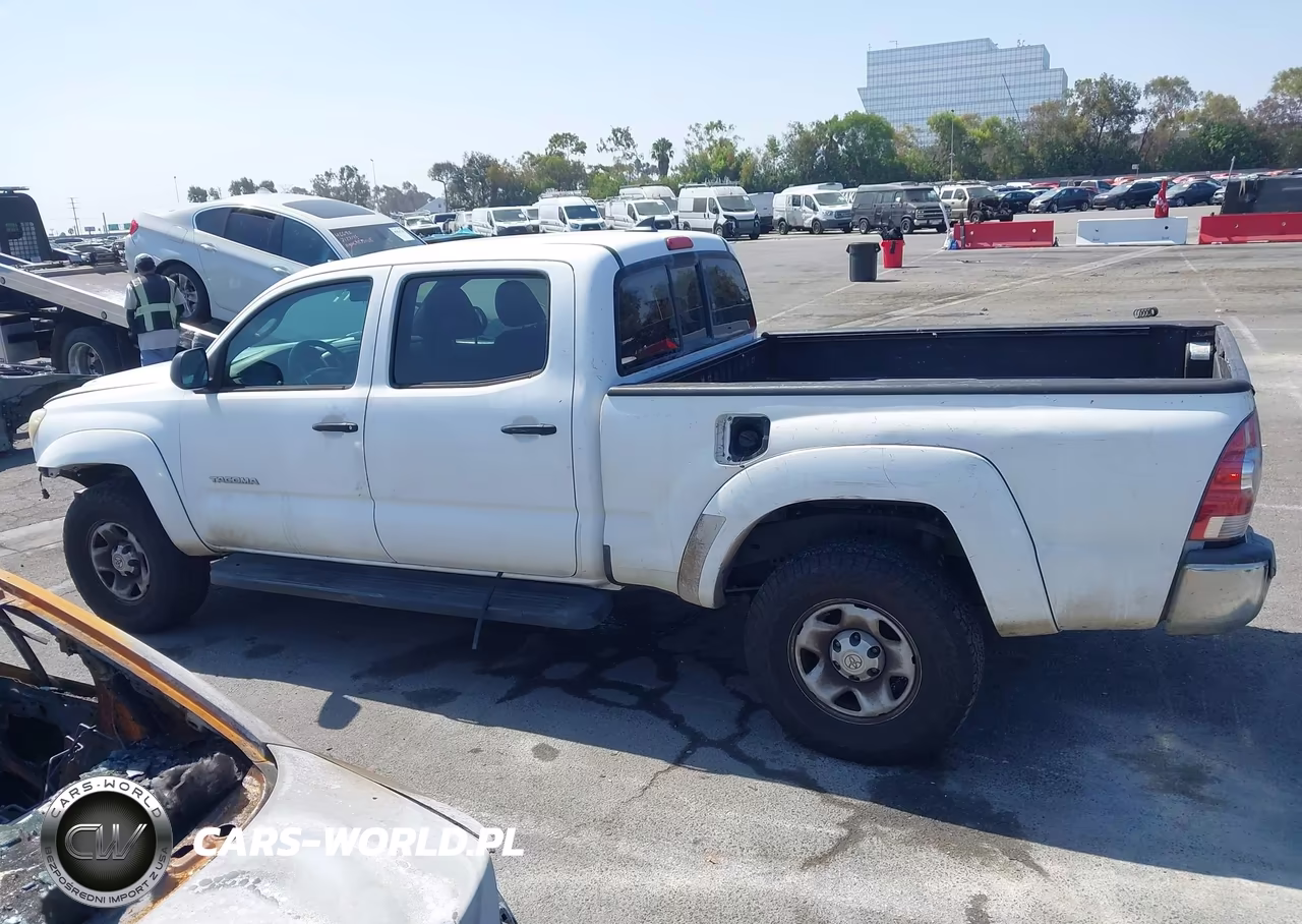 2015 Toyota Tacoma Prerunner V6 VIN:3TMKU4HN9FM045996 - 15