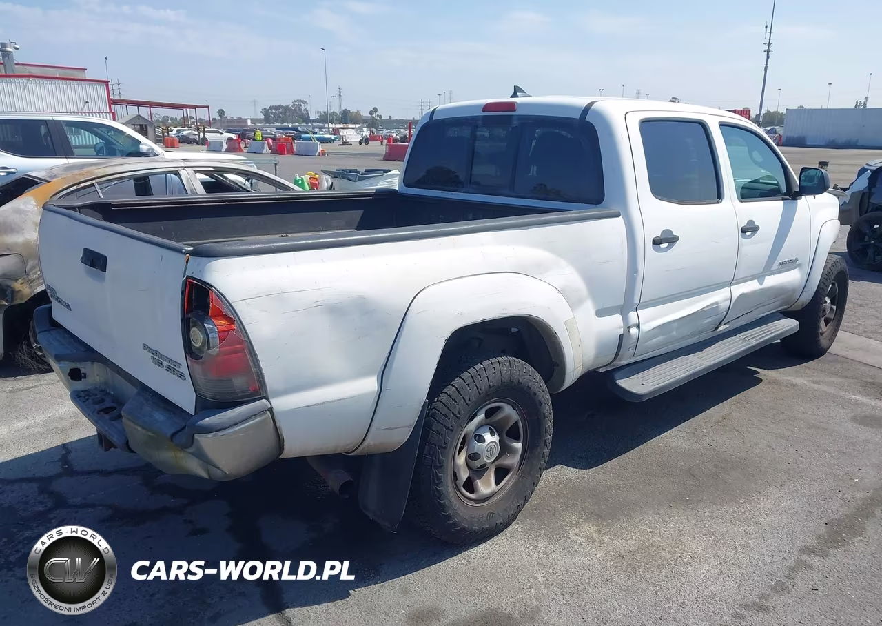 2015 Toyota Tacoma Prerunner V6 VIN:3TMKU4HN9FM045996 - 4