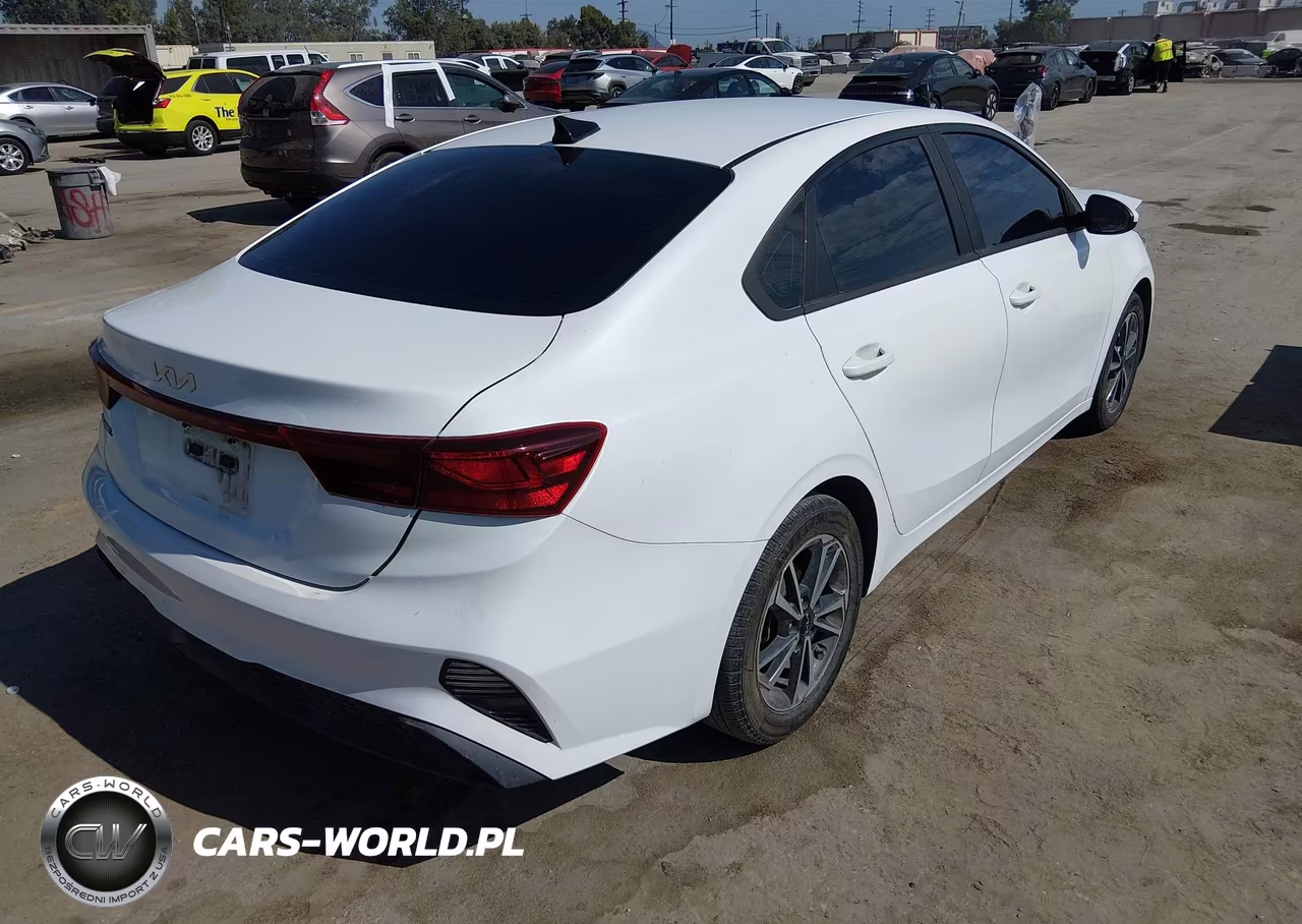 2023 Kia Forte Lxs VIN:3KPF24AD5PE554696 - 4