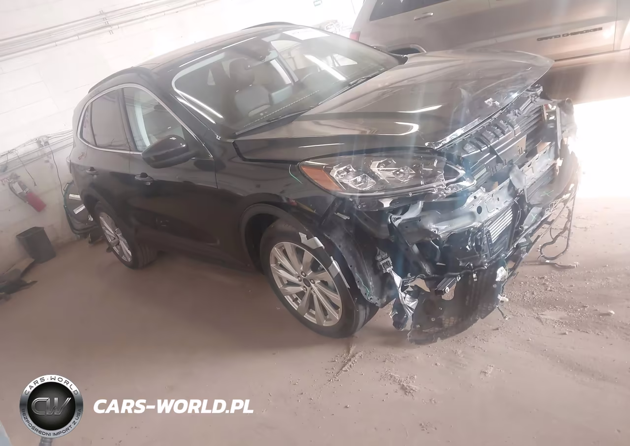 2022 Ford Escape Titanium – zdjęcie 1 z 16