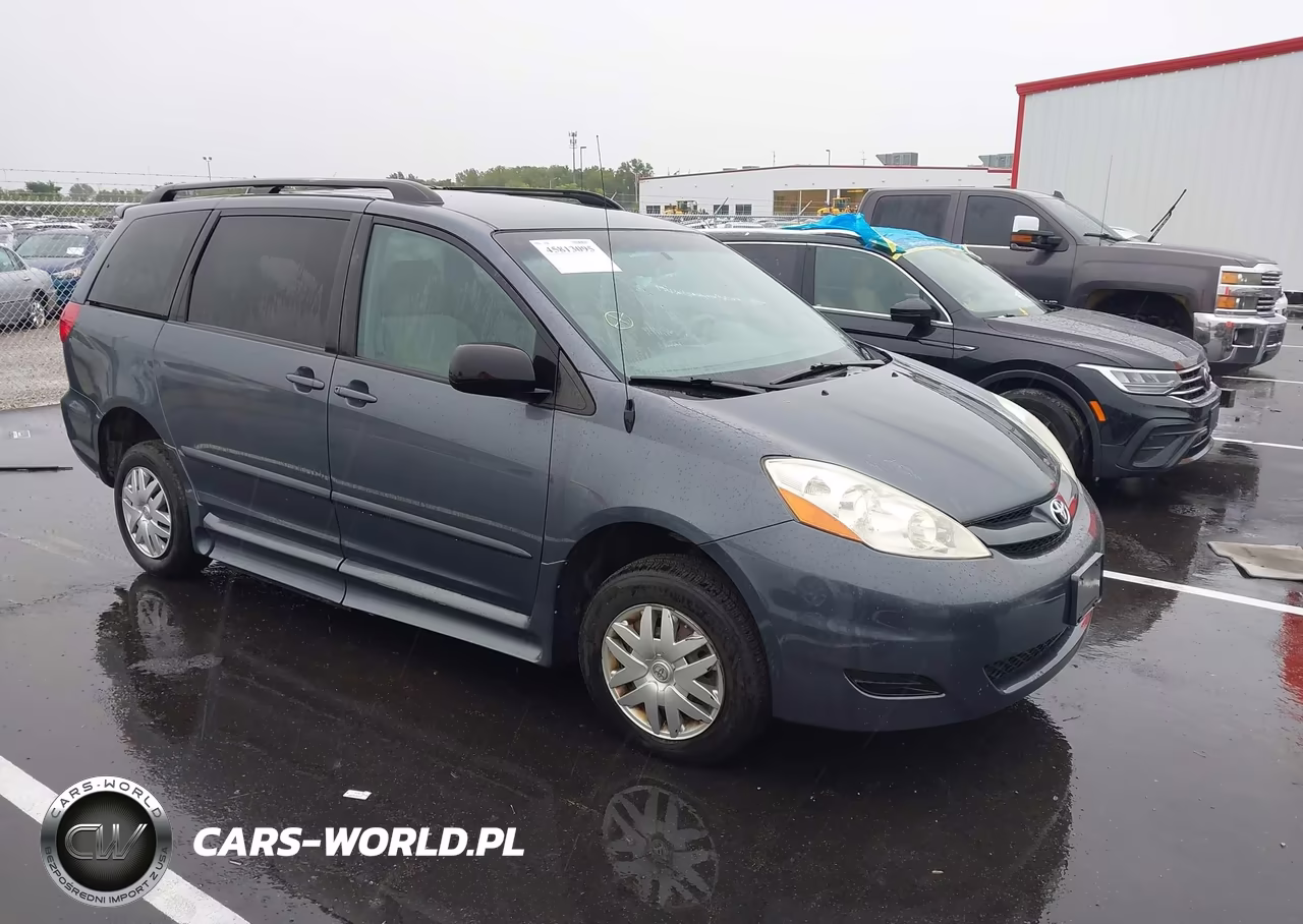 2009 Toyota Sienna Le – zdjęcie 1 z 11