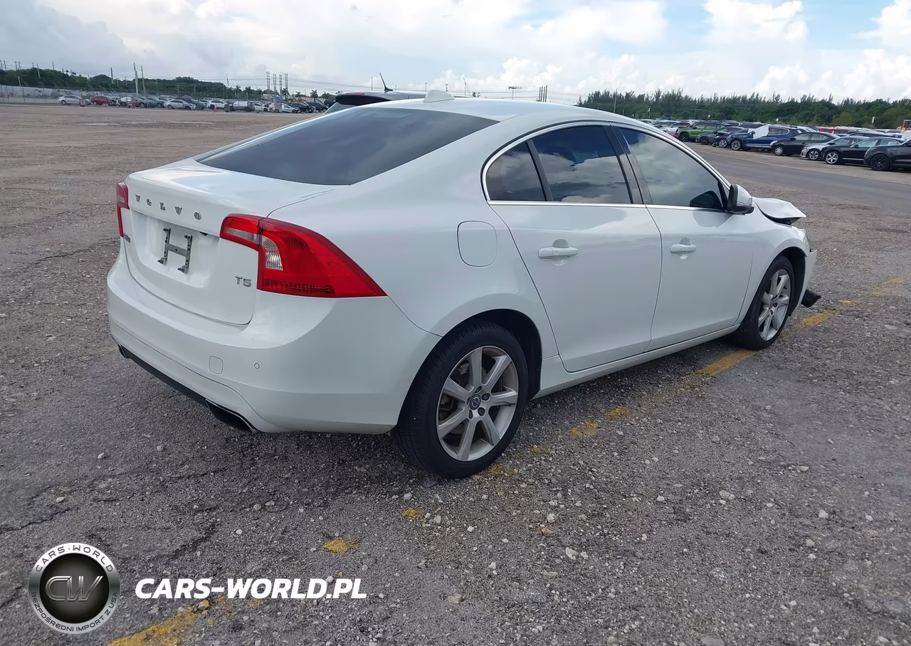 2016 Volvo S60 T5 Drive-E Premier VIN:YV126MFK1G2394477 - 4