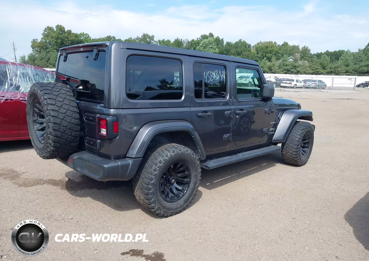 2022 Jeep Wrangler Unlimited Sahara 4X4 VIN:1C4HJXEN3NW126144 - 4