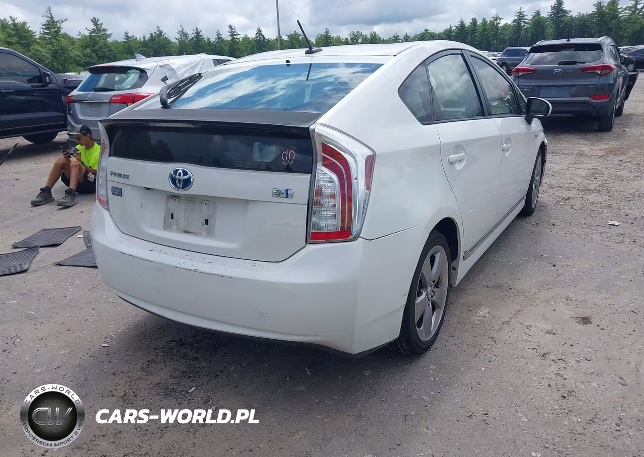 2013 Toyota Prius Three Se VIN:JTDKN3DU8D5623738 - 4