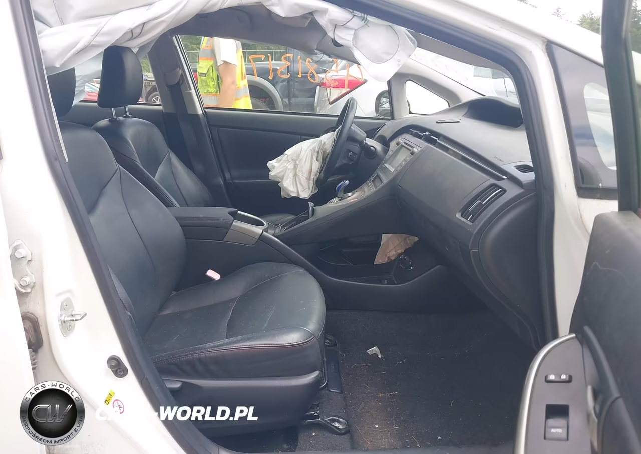 2013 Toyota Prius Three Se VIN:JTDKN3DU8D5623738 - 5