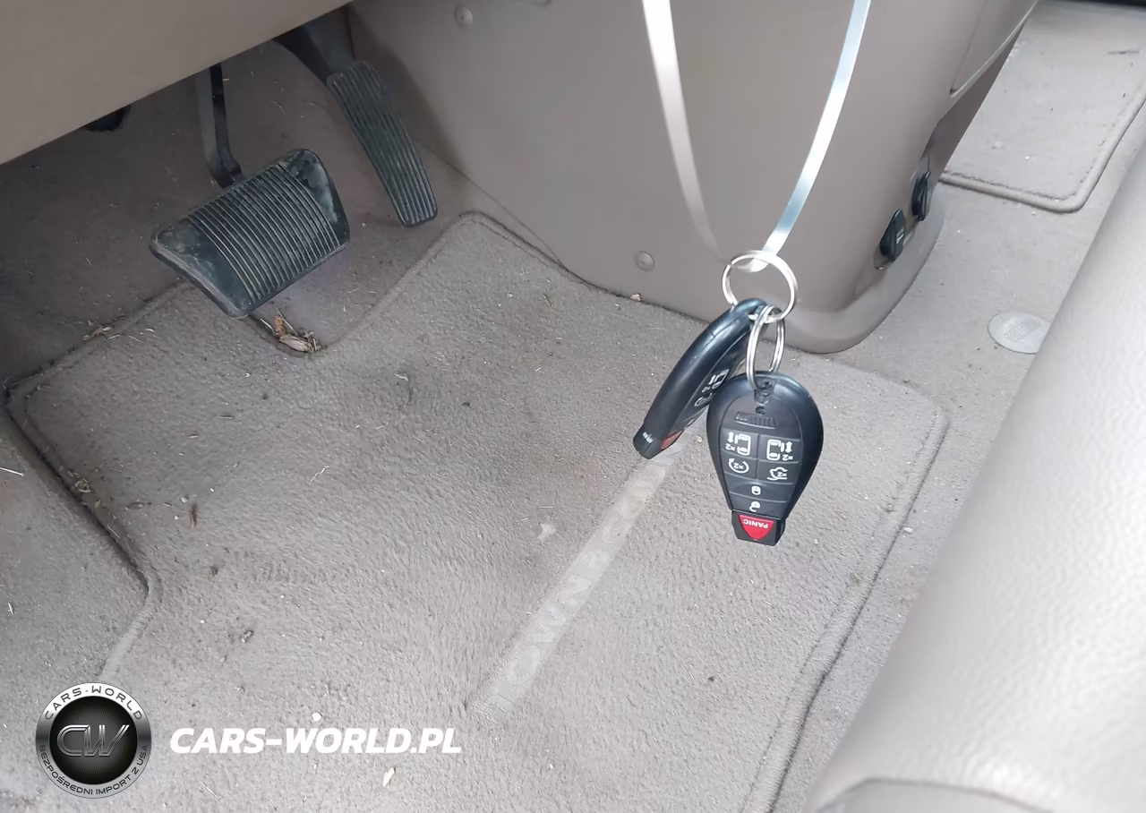 2014 Chrysler Town & Country Touring-L VIN:2C4RC1CG1ER204090 - 11
