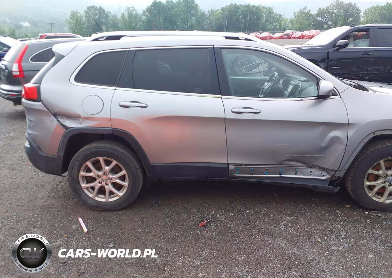 2016 Jeep Cherokee Latitude VIN:1C4PJMCB0GW267680 - 17