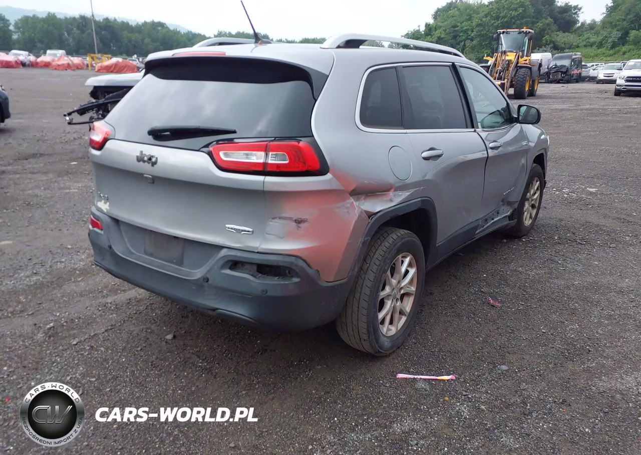 2016 Jeep Cherokee Latitude VIN:1C4PJMCB0GW267680 - 4