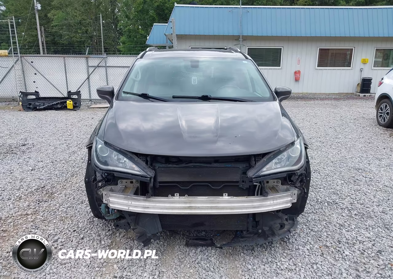 2018 Chrysler Pacifica Touring L VIN:2C4RC1BG7JR261602 - 13