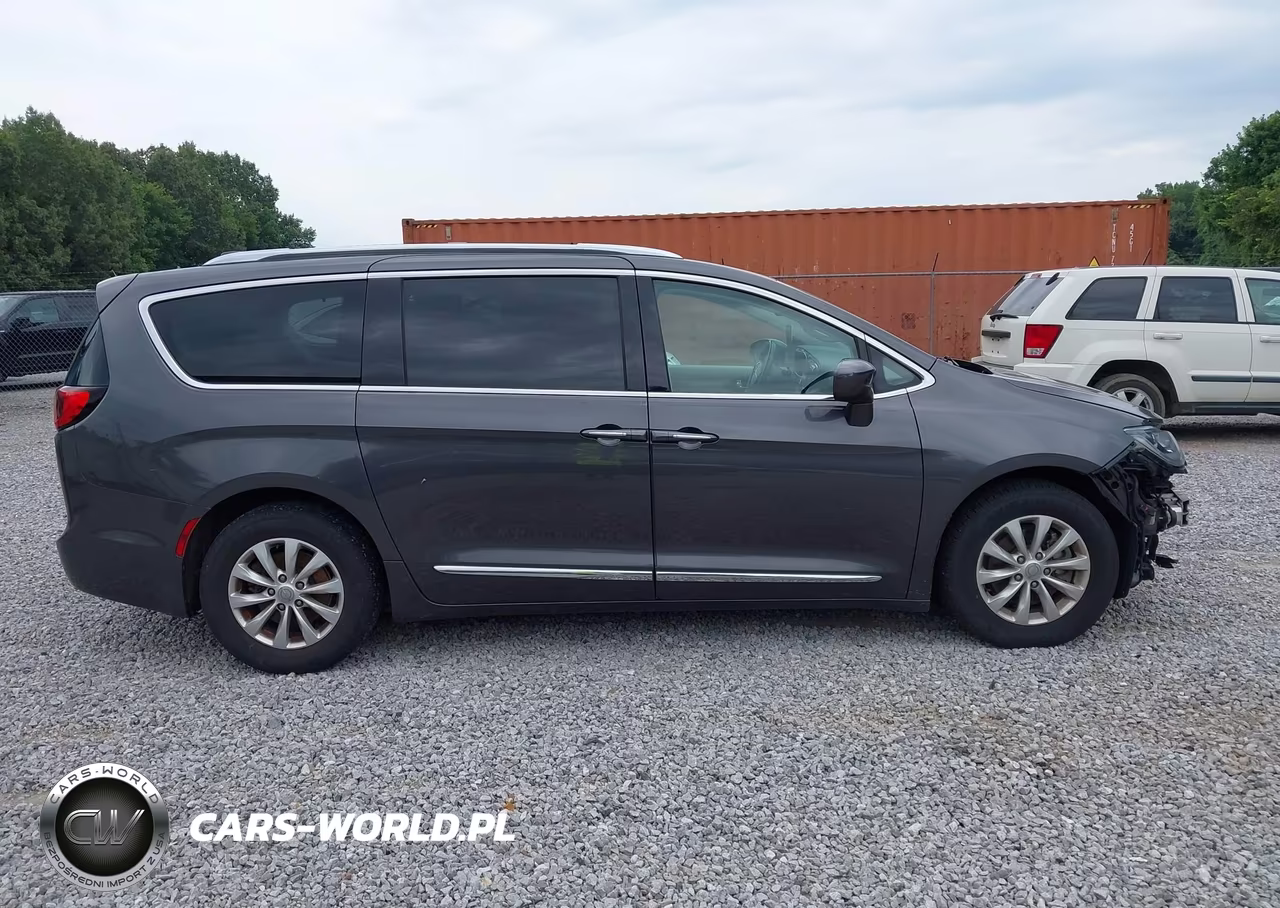 2018 Chrysler Pacifica Touring L VIN:2C4RC1BG7JR261602 - 14