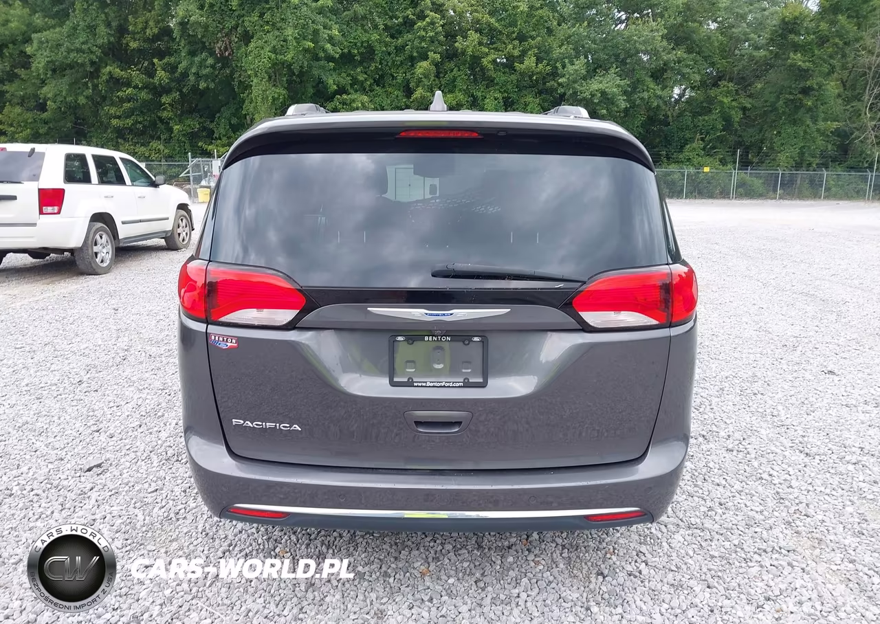 2018 Chrysler Pacifica Touring L VIN:2C4RC1BG7JR261602 - 17