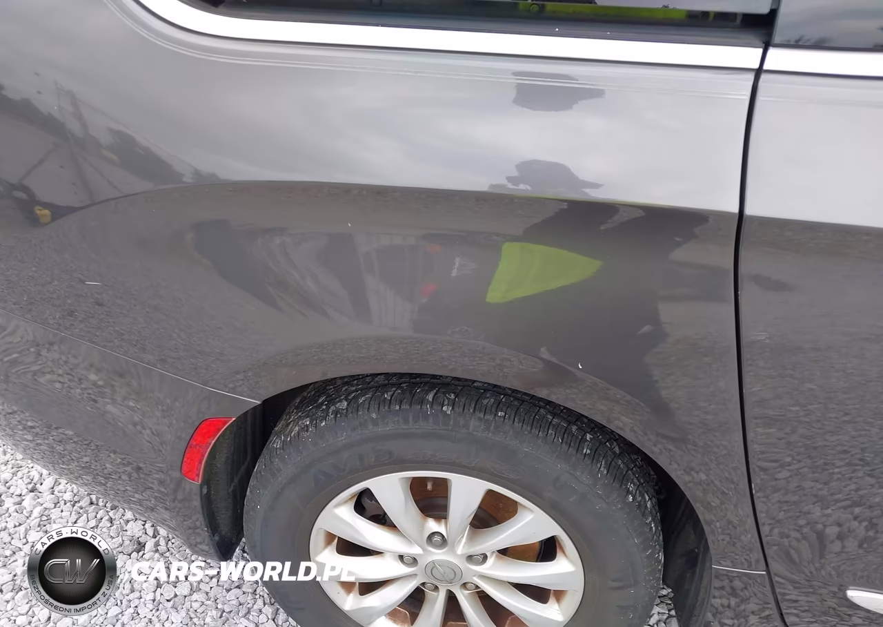 2018 Chrysler Pacifica Touring L VIN:2C4RC1BG7JR261602 - 19