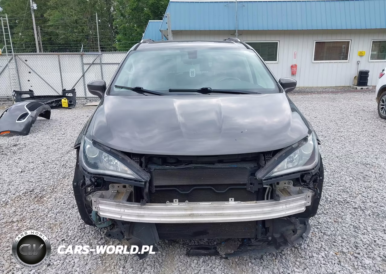 2018 Chrysler Pacifica Touring L VIN:2C4RC1BG7JR261602 - 6