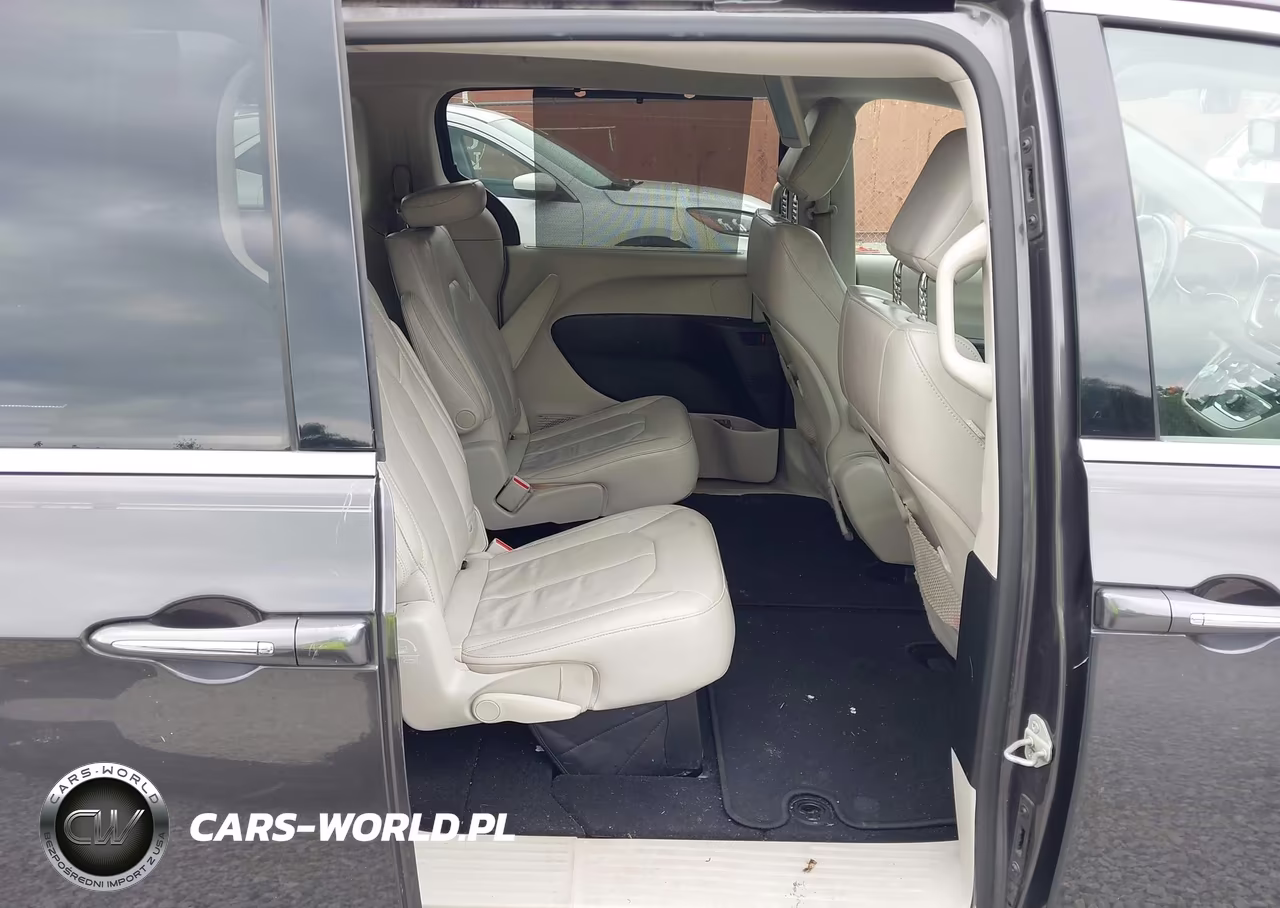 2018 Chrysler Pacifica Touring L VIN:2C4RC1BG7JR261602 - 8